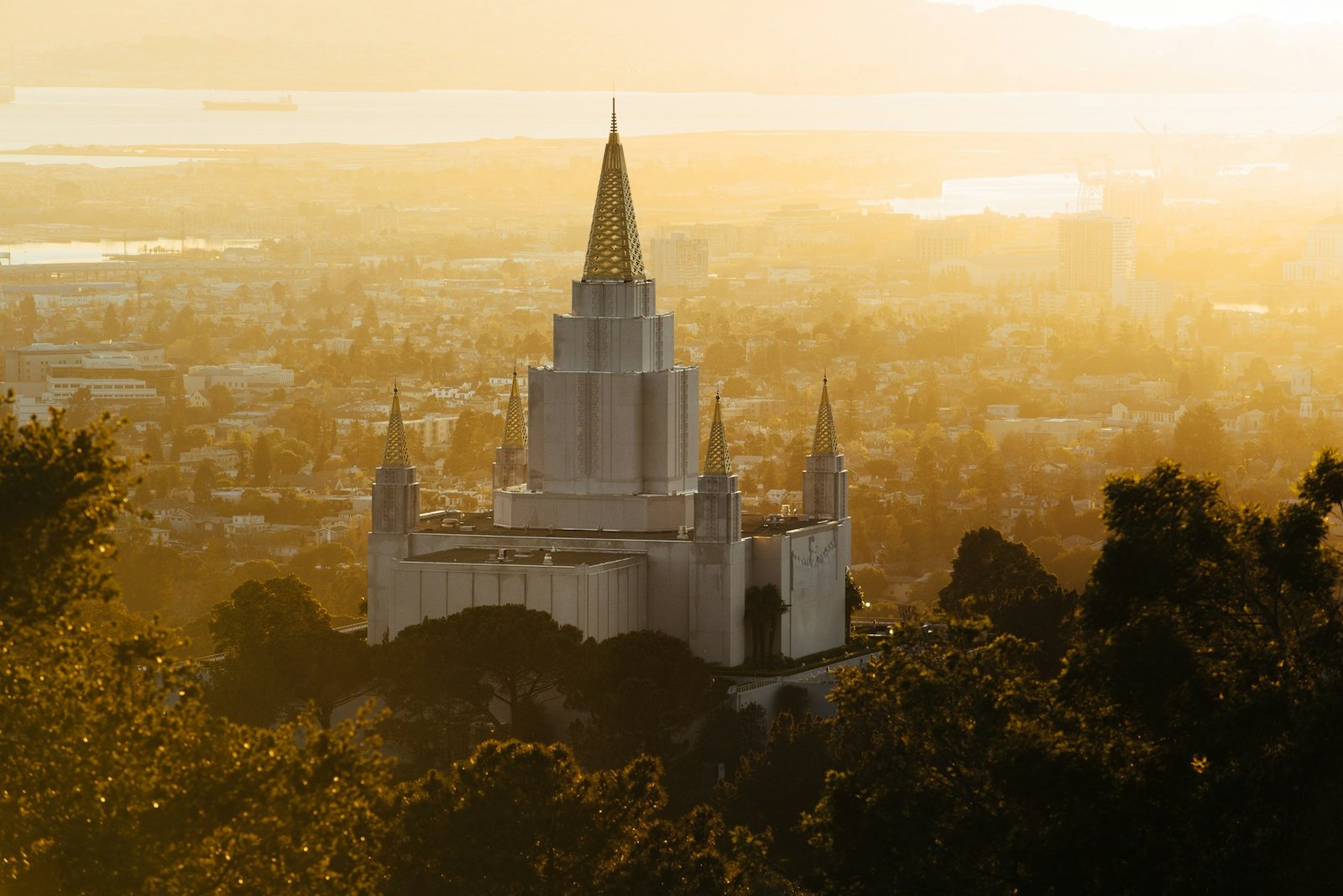 oakland_temple.jpg